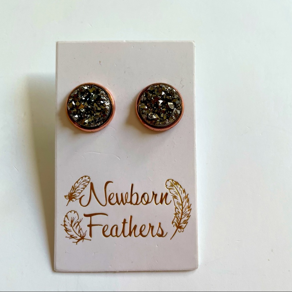 Newborn feathers earrings charcoal with rose gold setting